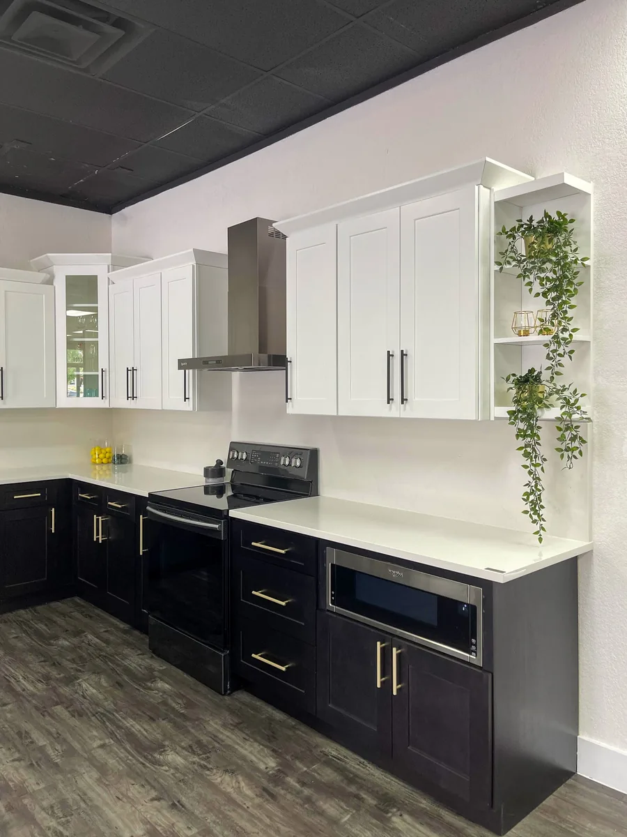 Two tone shaker kitchen with white uppers, black lowers and white quartz
